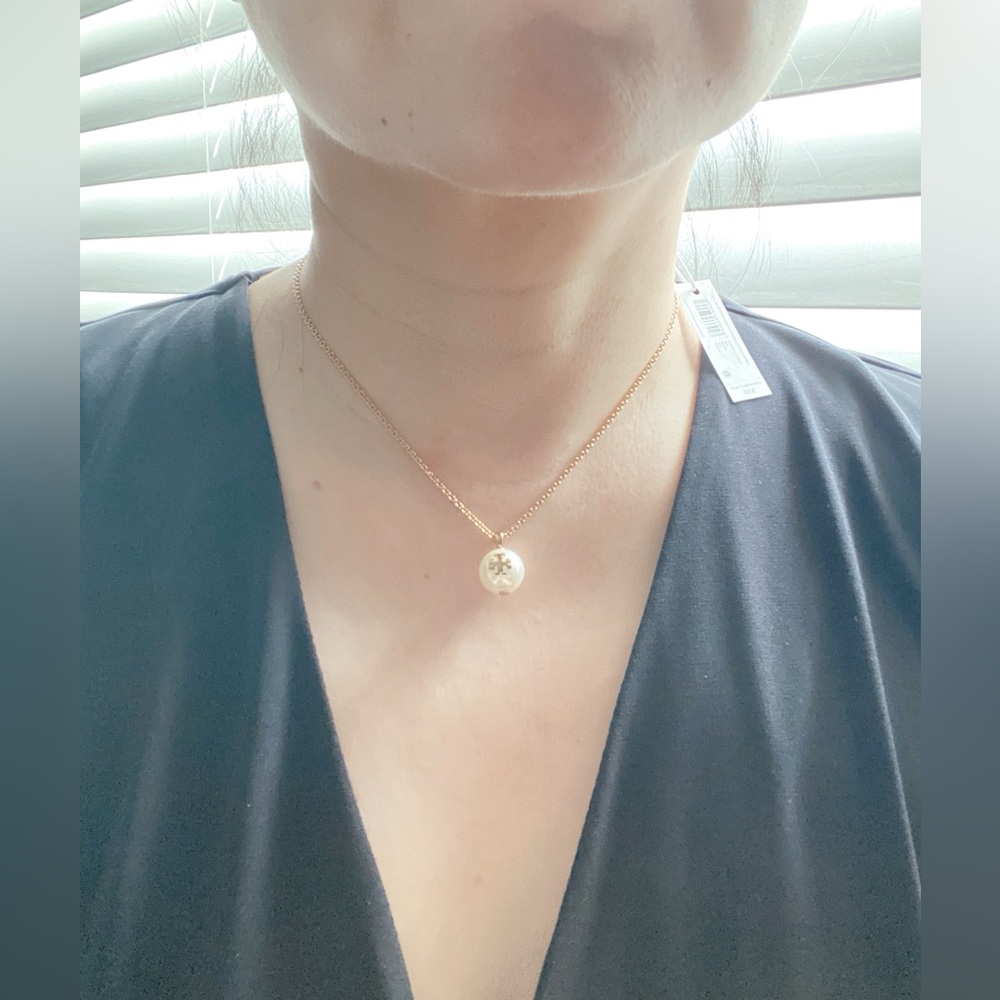 Tory Burch pearl Necklace (rose gold) - Picture 5 of 6